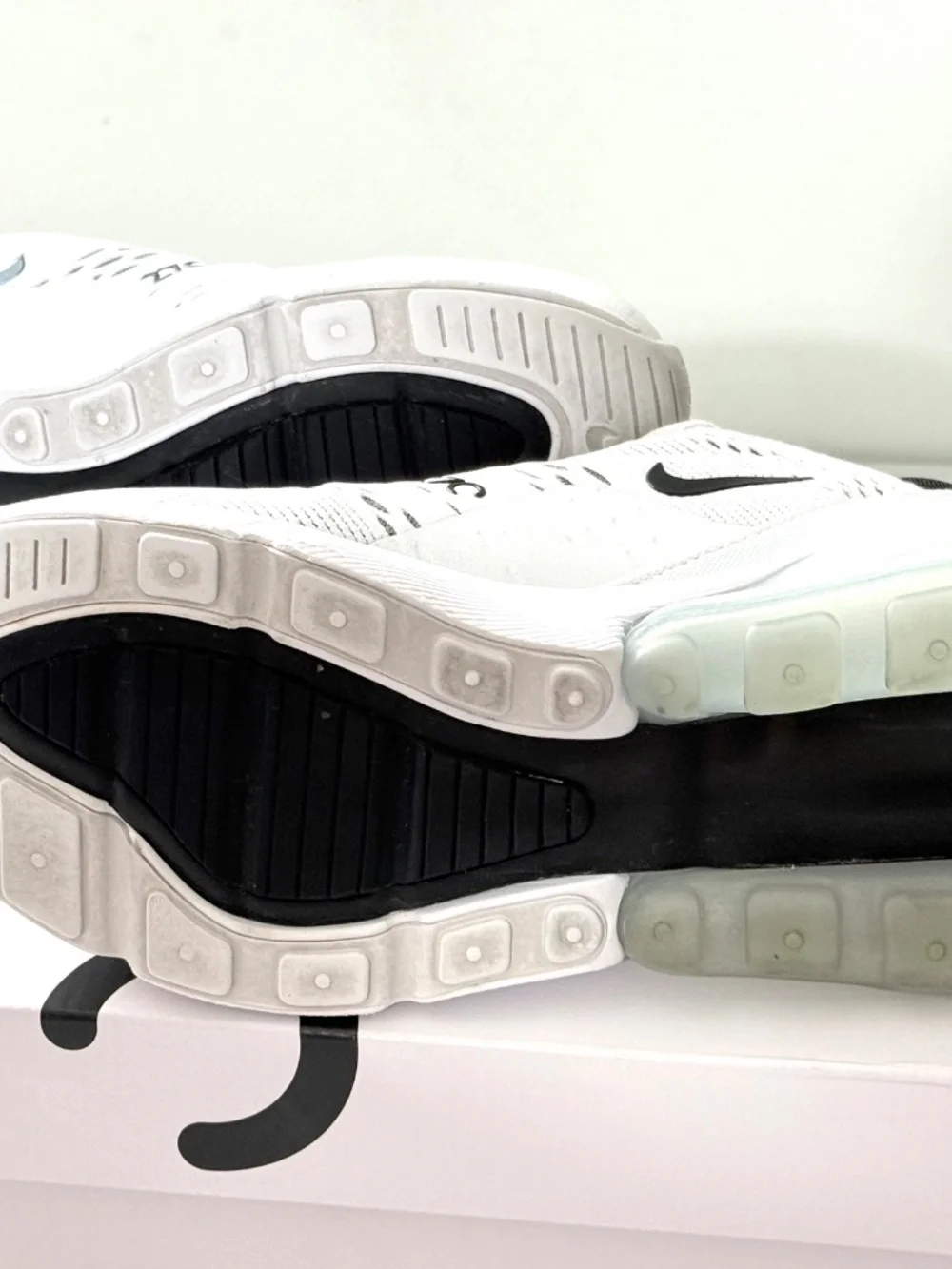 Nike Women's Air Max 270 Sneakers White/Black sz 8.5 - Picture 5 of 7
